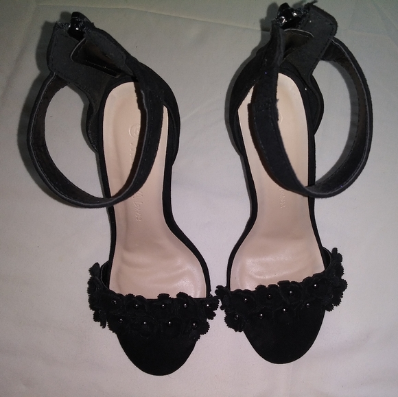 Black High Heel - Picture 2 of 9